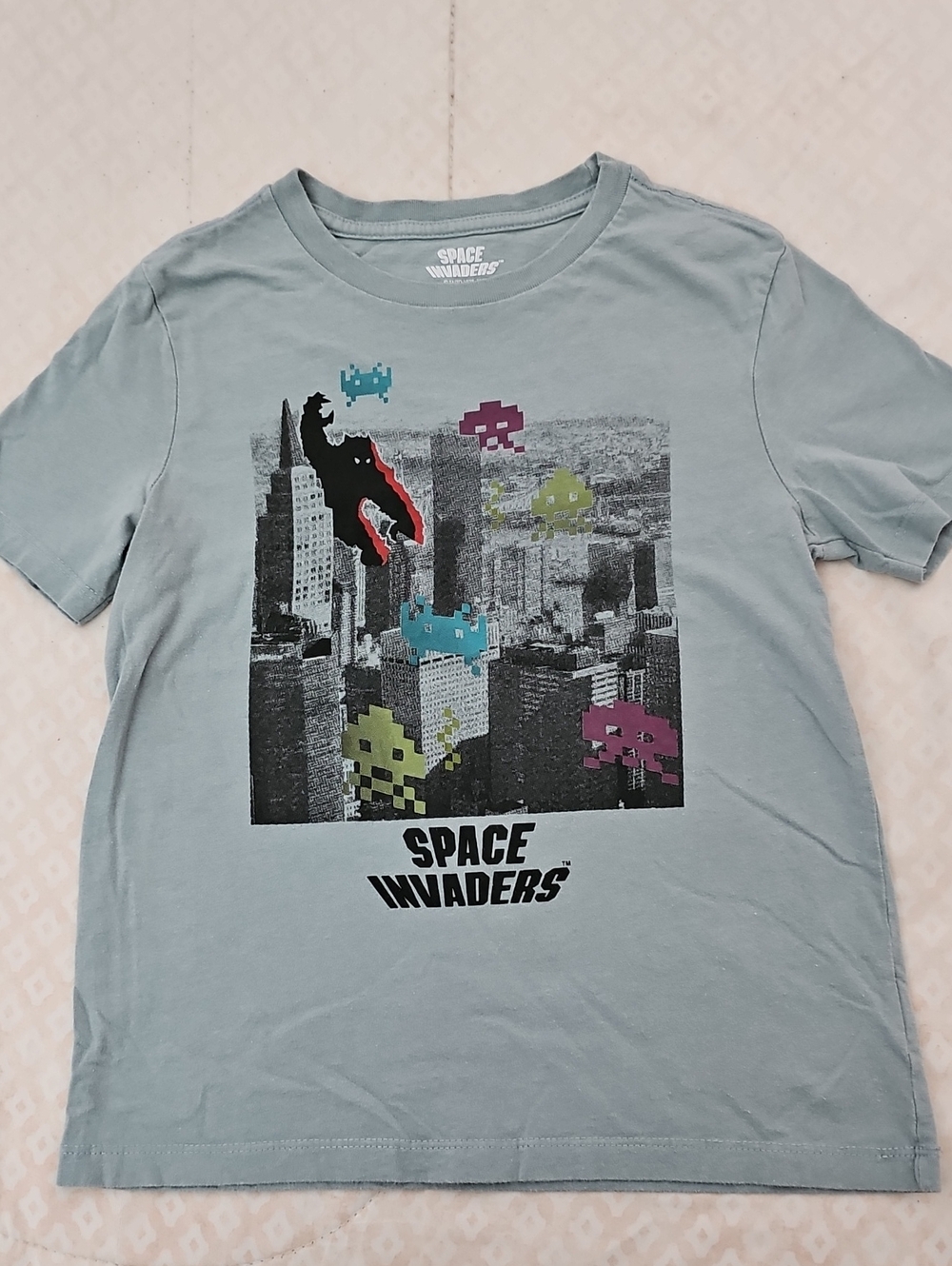 Bundle Of 11 Graphic Tees - Picture 3 of 12
